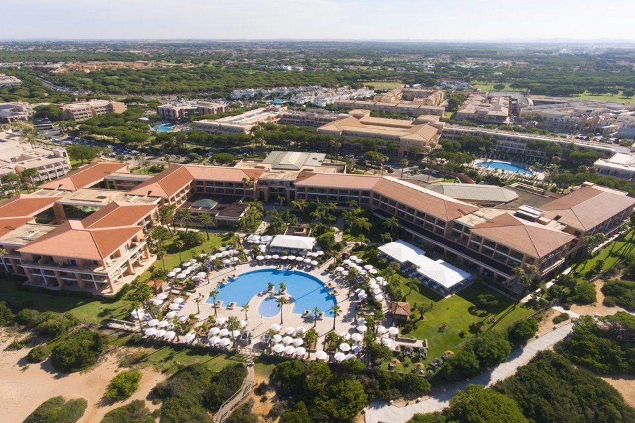 Hipotels Barrosa Palace & Spa Chiclana de la Frontera Extérieur photo Aerial view of the resort