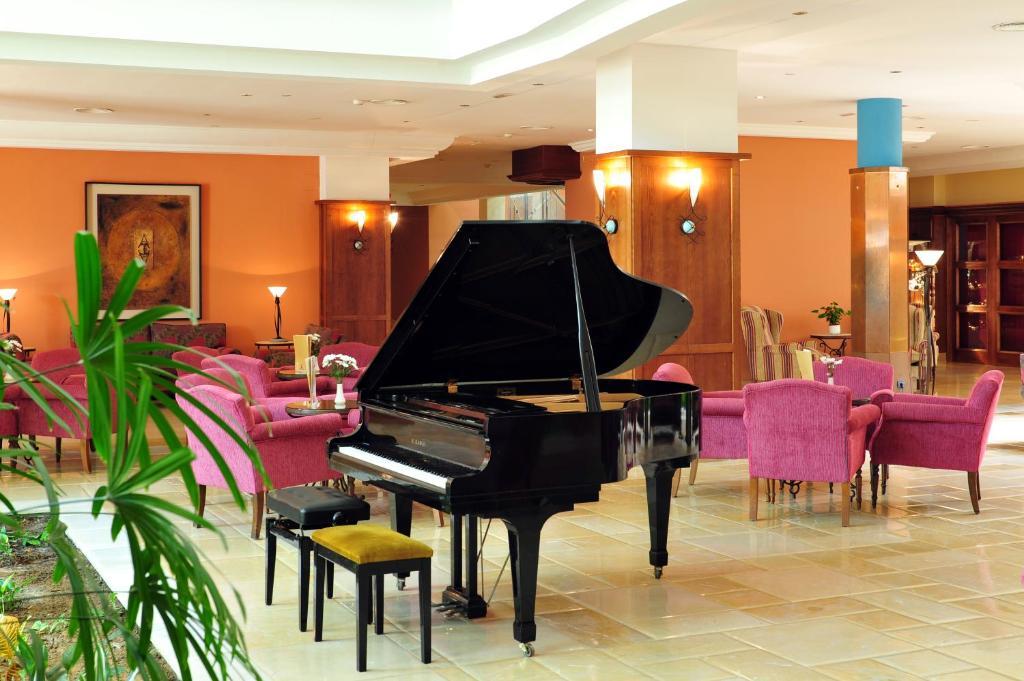 Hipotels Barrosa Palace & Spa Chiclana de la Frontera Extérieur photo Lobby