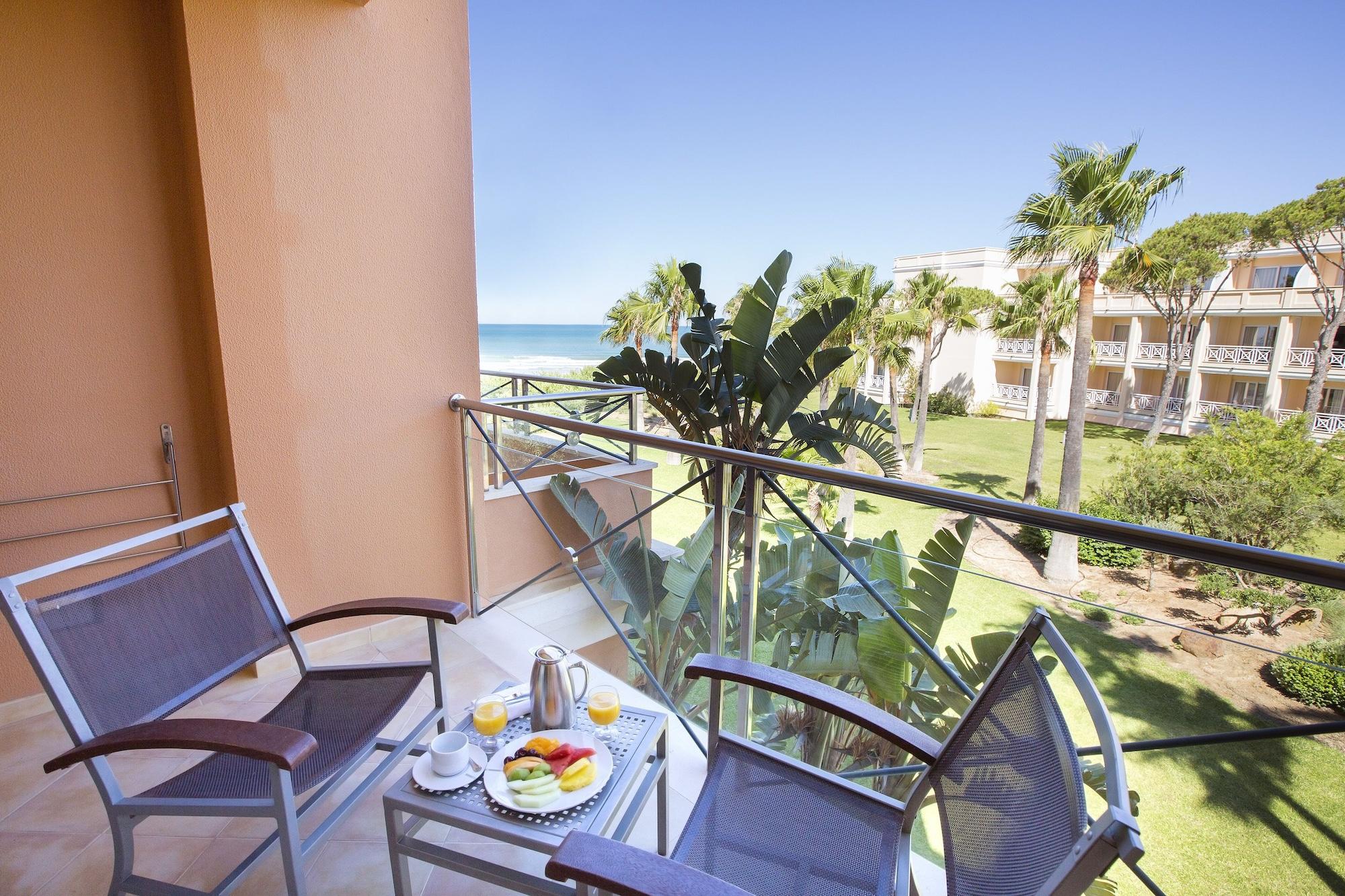 Hipotels Barrosa Palace & Spa Chiclana de la Frontera Extérieur photo A balcony at a hotel