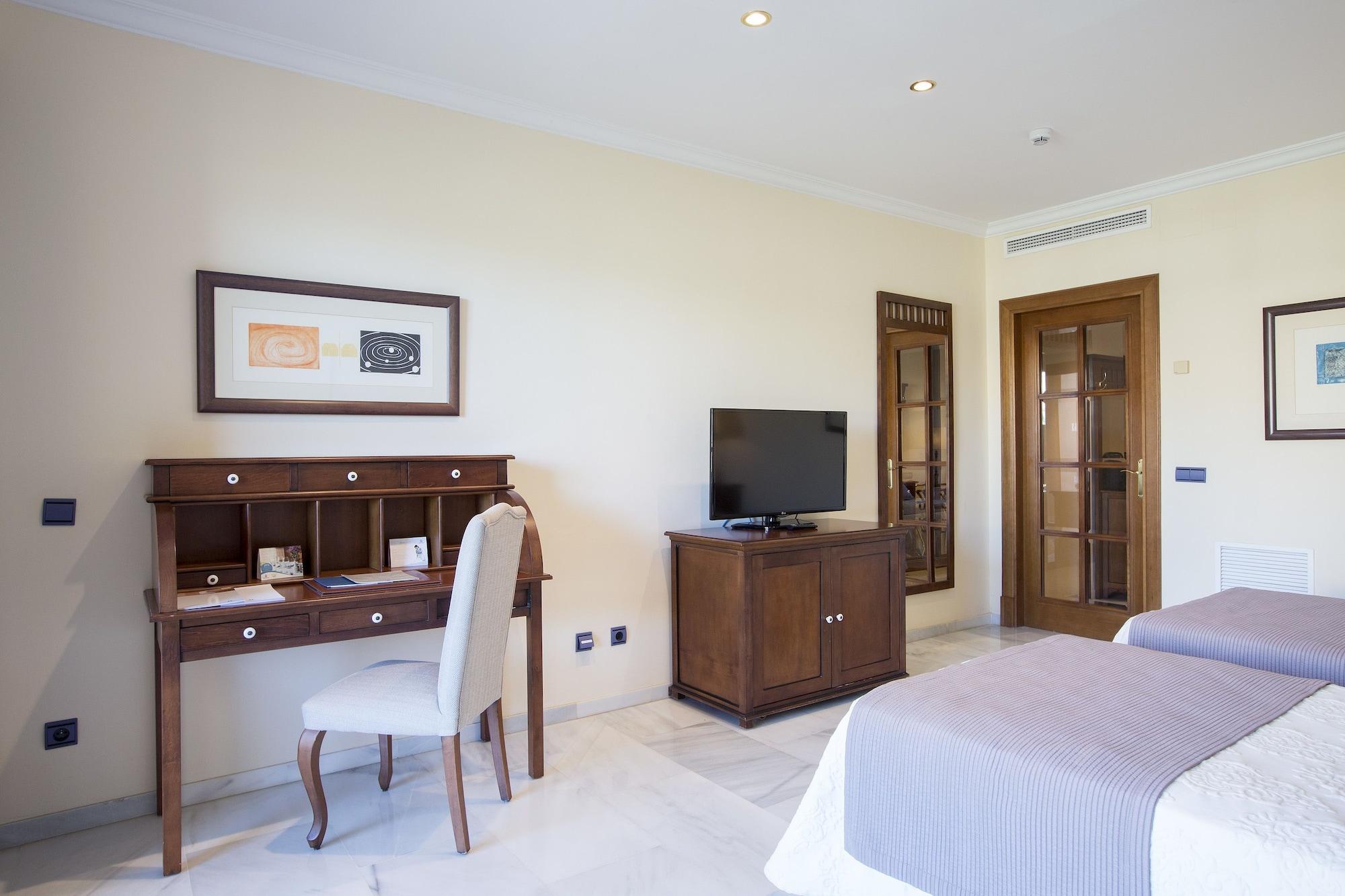 Hipotels Barrosa Palace & Spa Chiclana de la Frontera Extérieur photo A room at the hotel