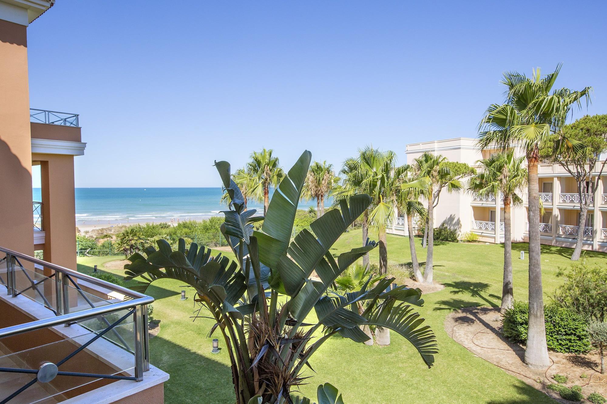 Hipotels Barrosa Palace & Spa Chiclana de la Frontera Extérieur photo View of the beach from the hotel