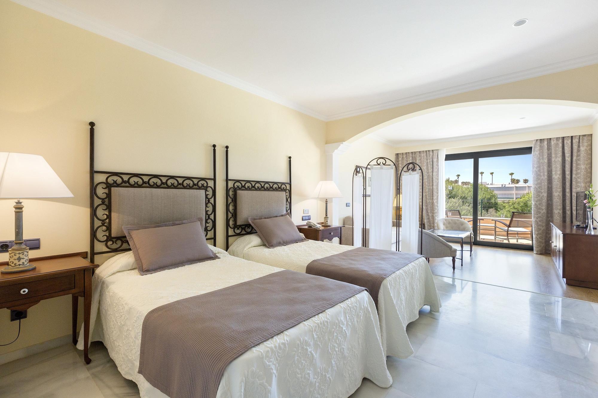 Hipotels Barrosa Palace & Spa Chiclana de la Frontera Extérieur photo A room at the hotel