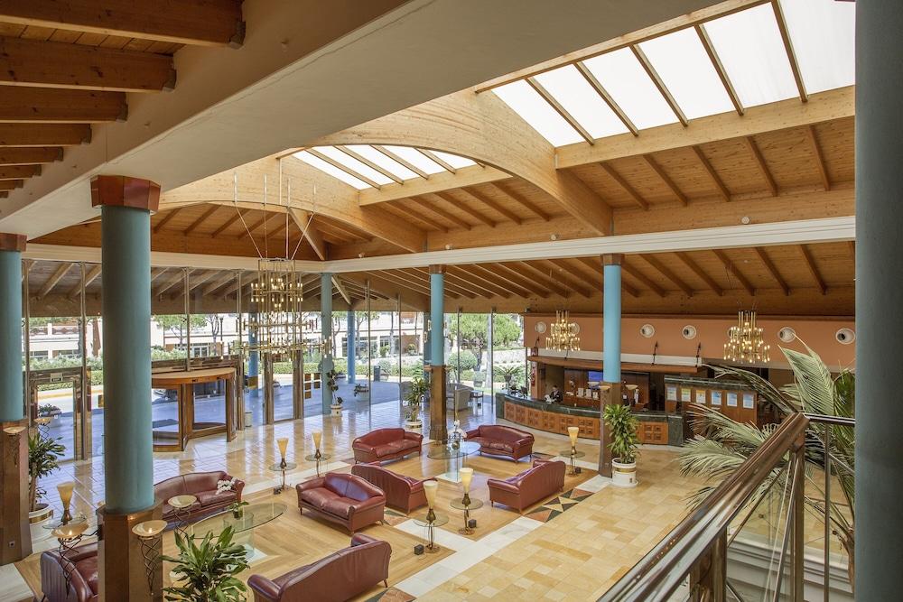 Hipotels Barrosa Palace & Spa Chiclana de la Frontera Extérieur photo Lobby of the hotel