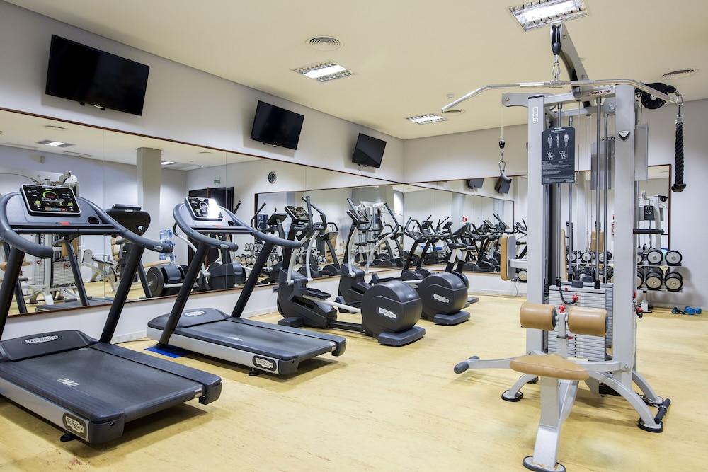 Hipotels Barrosa Palace & Spa Chiclana de la Frontera Extérieur photo A gym in a hotel