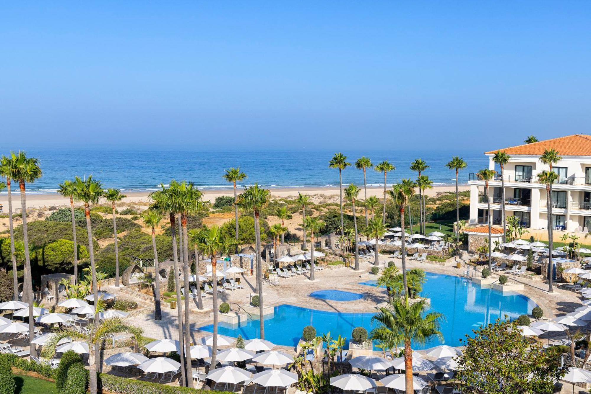 Hipotels Barrosa Palace & Spa Chiclana de la Frontera Extérieur photo The pool at the Hilton Tel Aviv