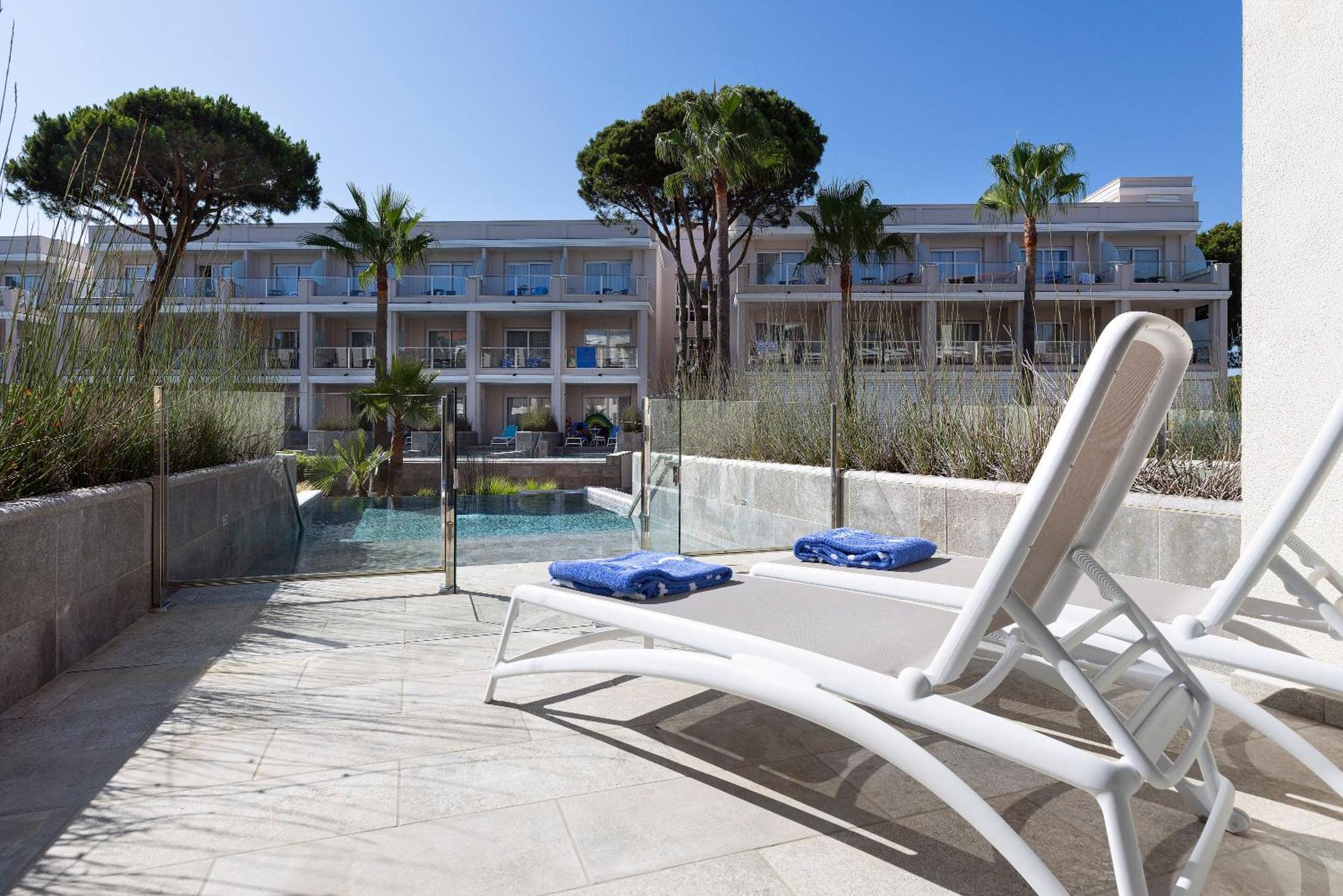 Hipotels Barrosa Palace & Spa Chiclana de la Frontera Extérieur photo The hotel's pool