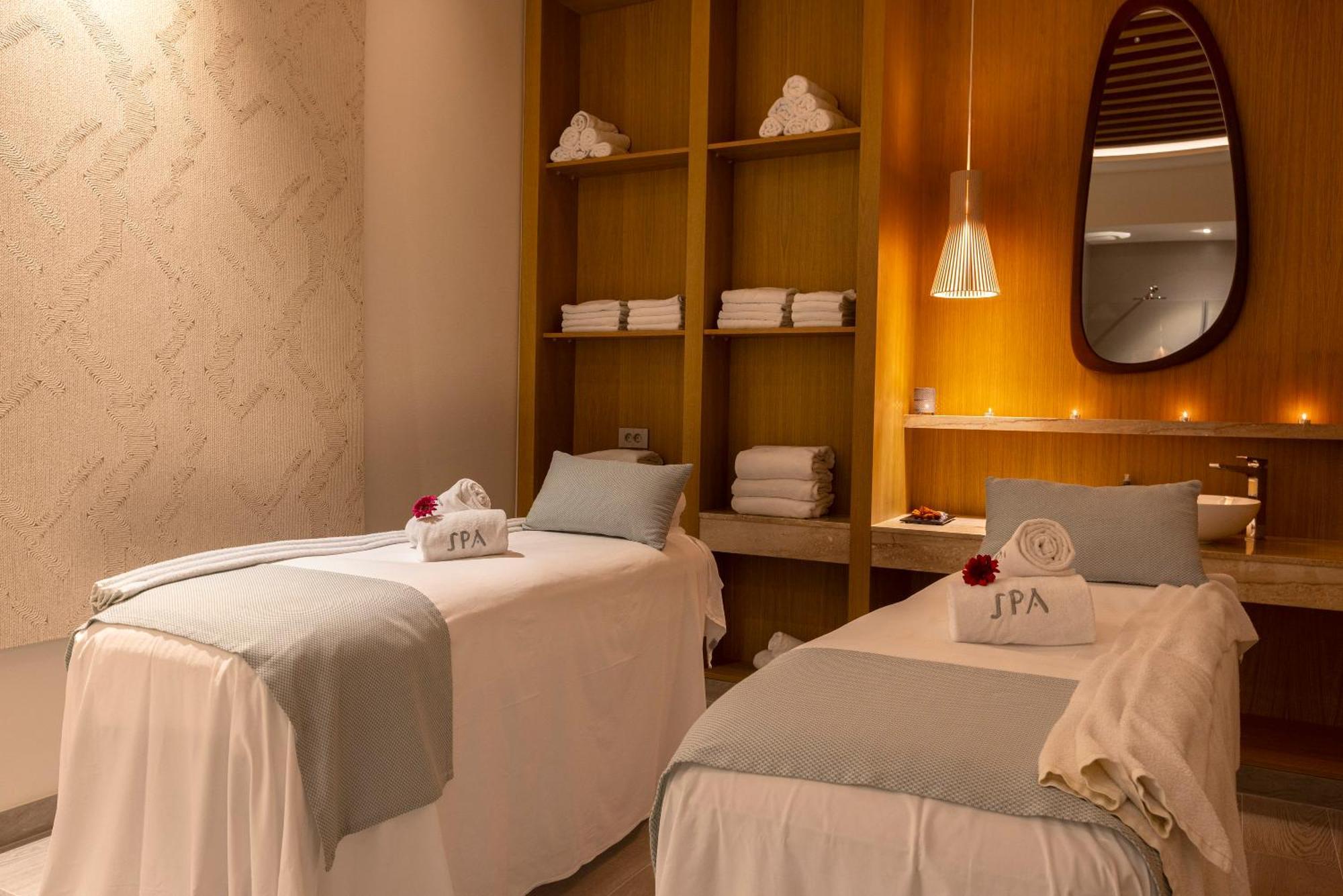 Hipotels Barrosa Palace & Spa Chiclana de la Frontera Extérieur photo Spa at the Ritz-Carlton, Laguna Beach