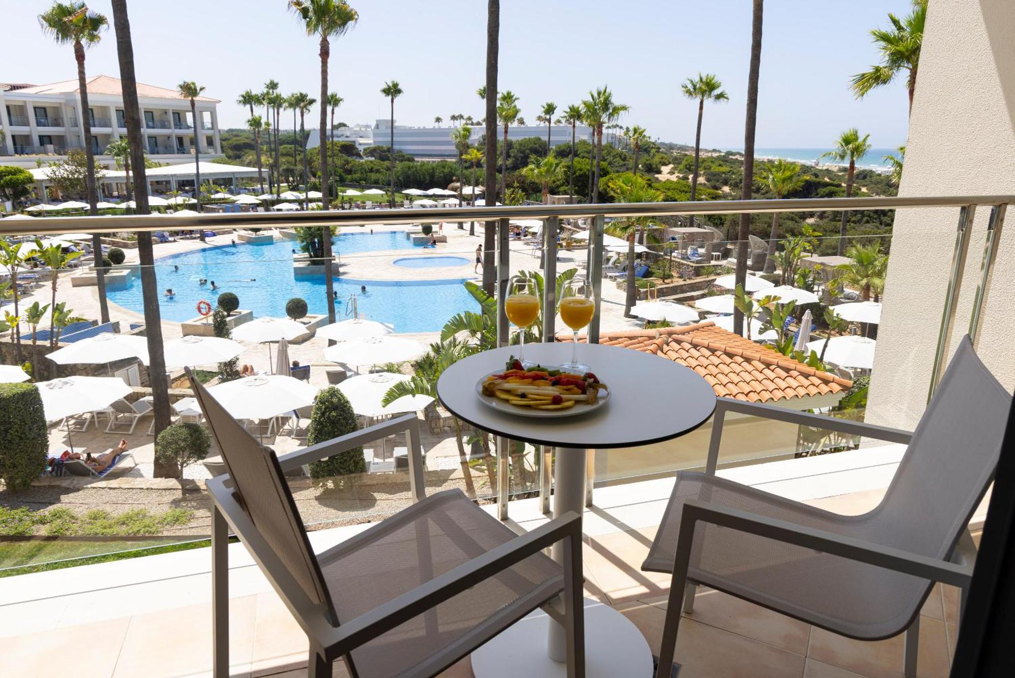 Hipotels Barrosa Palace & Spa Chiclana de la Frontera Extérieur photo View from a balcony