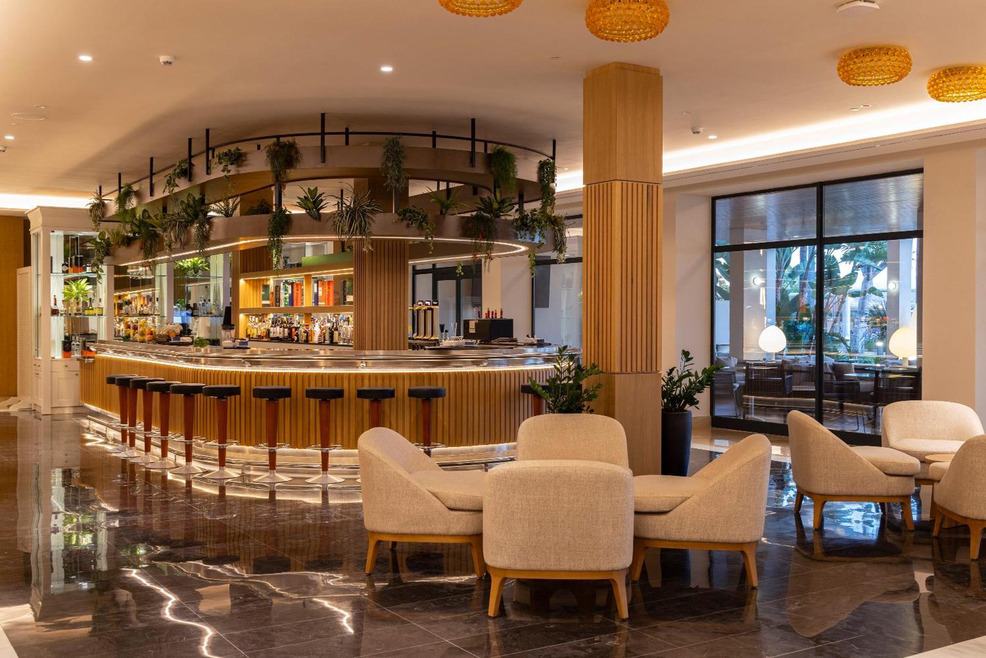 Hipotels Barrosa Palace & Spa Chiclana de la Frontera Extérieur photo The bar at the hotel