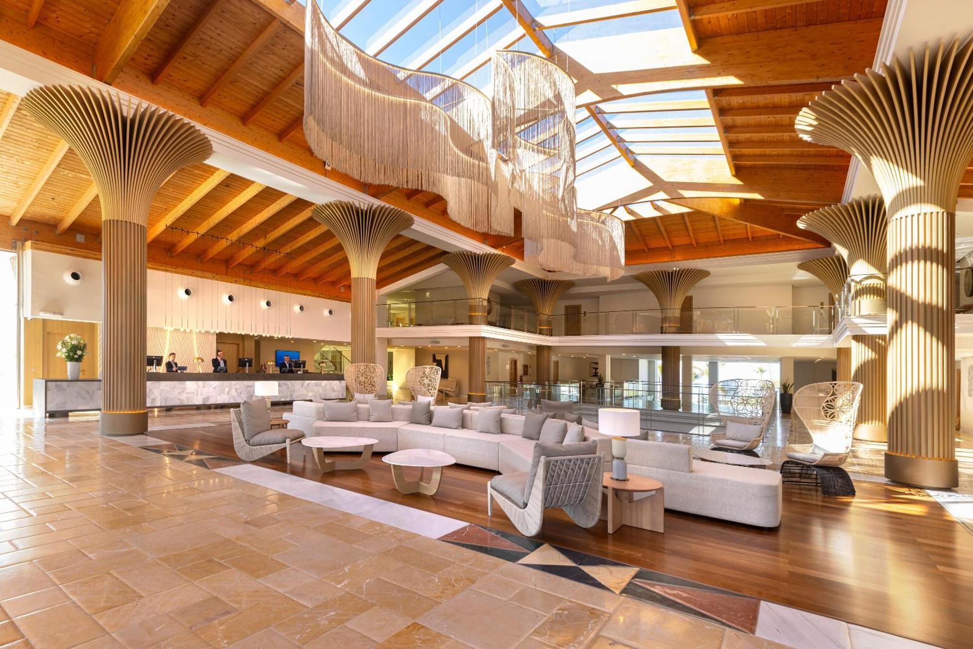 Hipotels Barrosa Palace & Spa Chiclana de la Frontera Extérieur photo The interior of the hotel