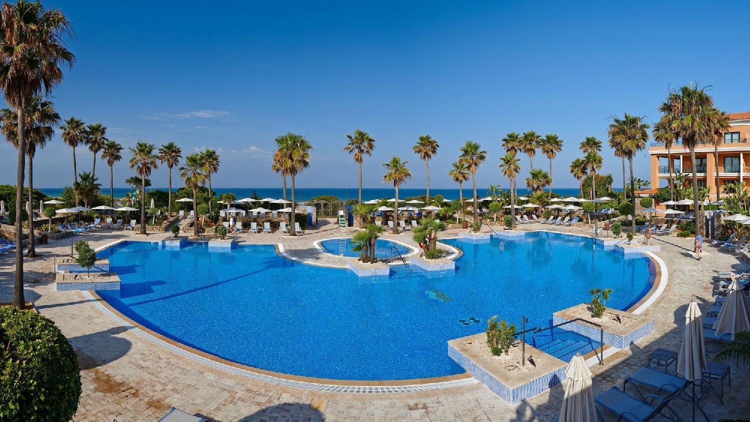 Hipotels Barrosa Palace & Spa Chiclana de la Frontera Extérieur photo Pool at the Nissi Beach Hotel