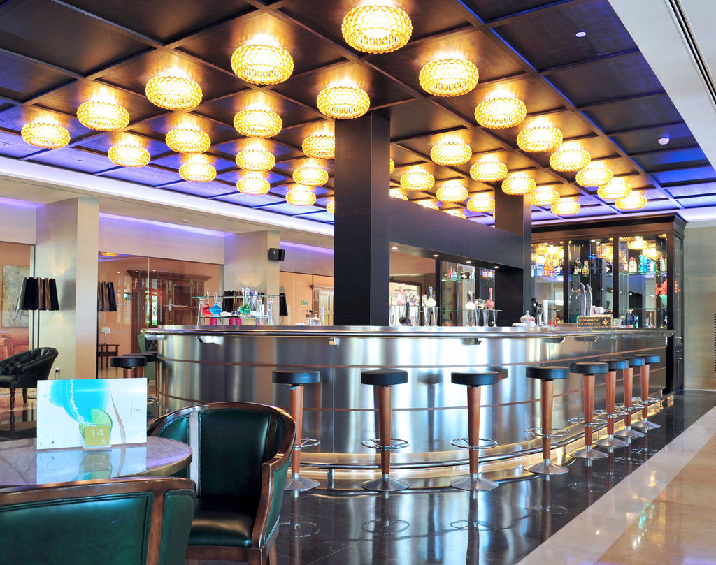 Hipotels Barrosa Palace & Spa Chiclana de la Frontera Extérieur photo The bar at the lounge