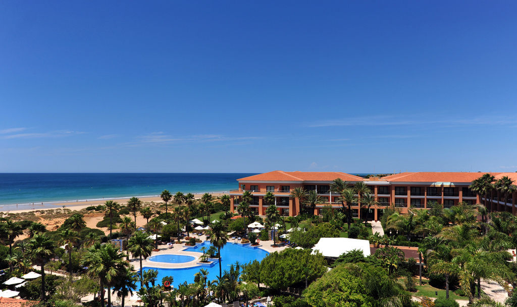 Hipotels Barrosa Palace & Spa Chiclana de la Frontera Extérieur photo The resort's main pool