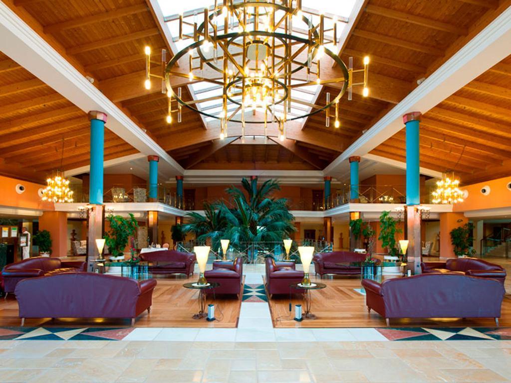 Hipotels Barrosa Palace & Spa Chiclana de la Frontera Extérieur photo Lobby of the hotel