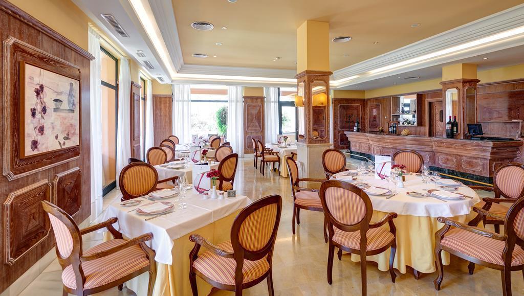 Hipotels Barrosa Palace & Spa Chiclana de la Frontera Extérieur photo Restaurant